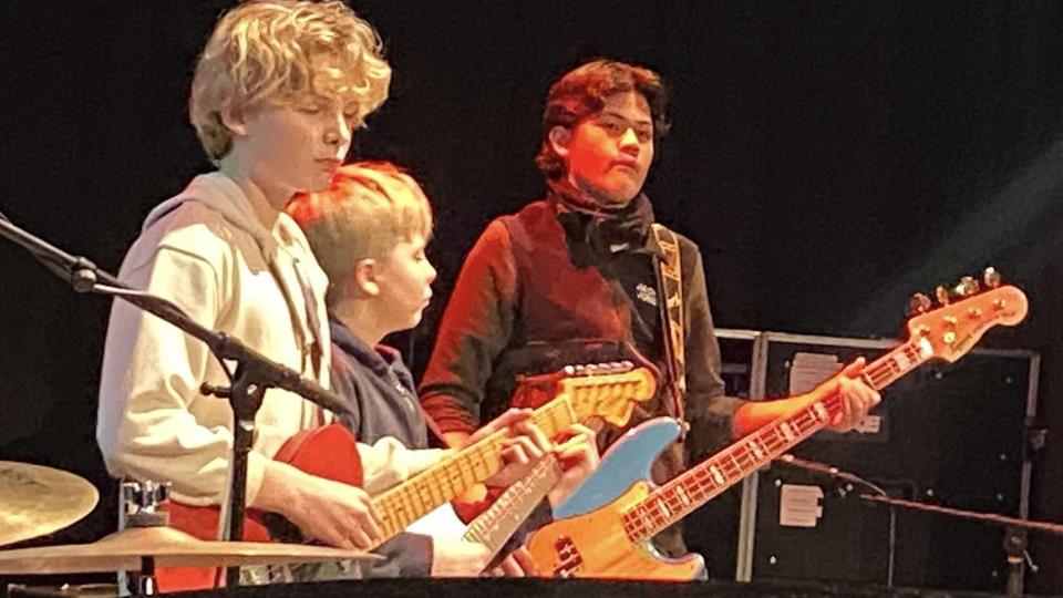 Lenke til artikkel: Juleavslutning 4: ABUS - Konsert og Kunstutstilling