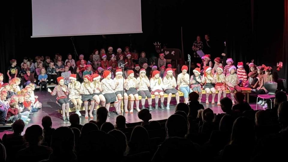 Lenke til artikkel: God julestemning på kulturkveld ved Aure barne- og ungdomsskole